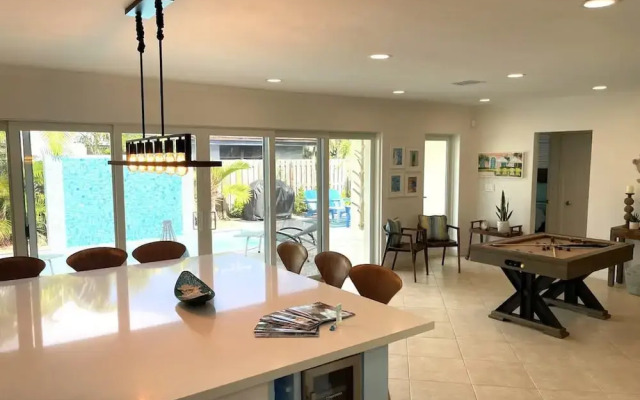Walking From the Beach 3Br Villa