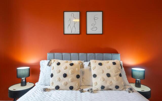 Bright & modern 4 bedroom townhouse