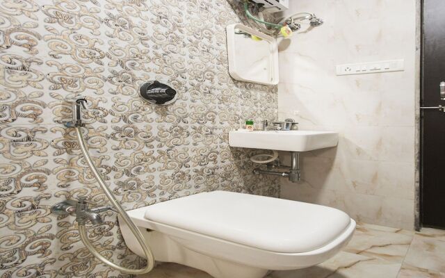 OYO 10374 Hotel Swapnalok