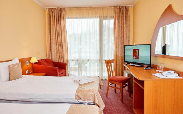 Paradise Hotel - Pomorie