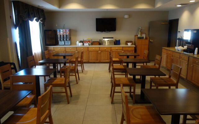 Red Roof Inn PLUS+ & Suites Birmingham - Bessemer