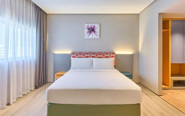 Port Fiesta Park Hotel