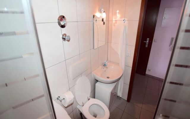 AB Apartment 14