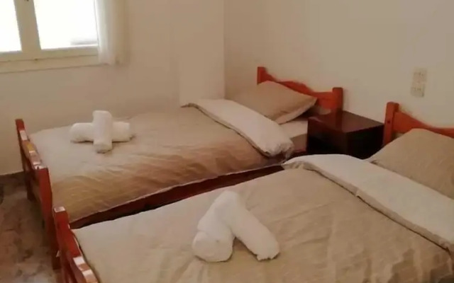 Spacious 3 Bedroom 5bed Apartment - Adults Only