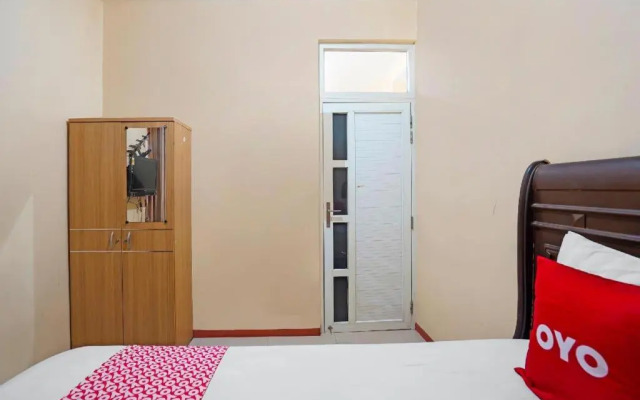 OYO 91743 Choirul Residence