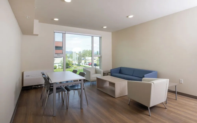 Residence & Conference Centre - Kelowna