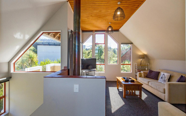 The Gingerbread House with Spa - Ohakune Holiday Home