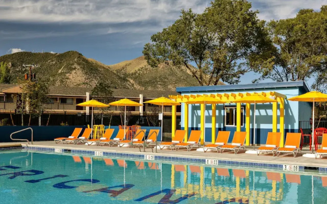 Americana Motor Hotel