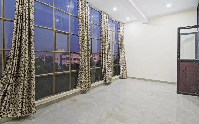 OYO Flagship 70066 Hotel Green Apple