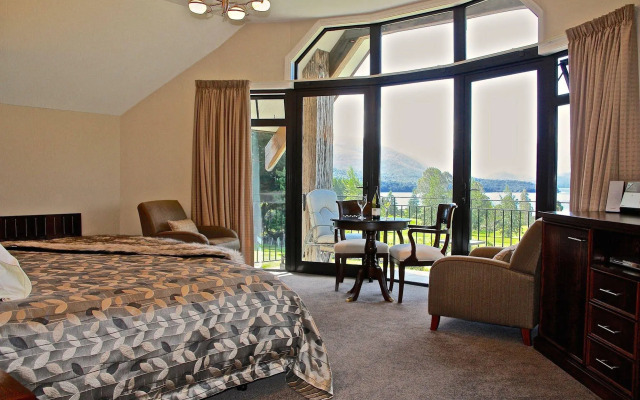 Dock Bay Lodge