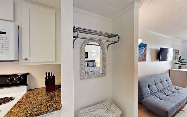 125 Sea Breeze - Studio Condo