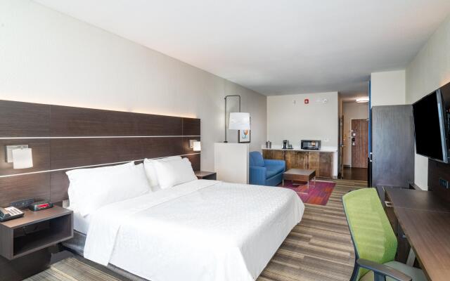 Holiday Inn Express and Suites Winona North, an IHG Hotel