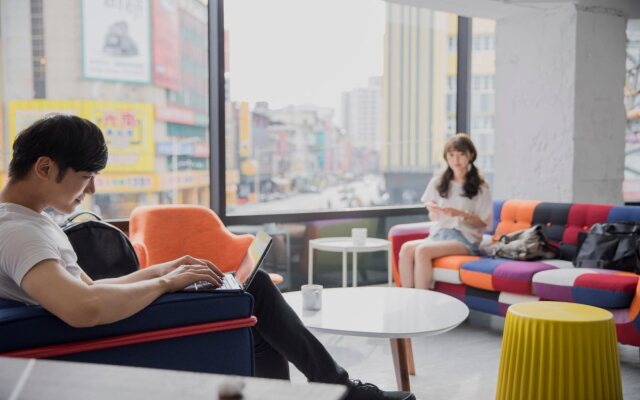 Single Inn - Kaohsiung Station