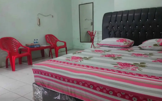 OYO 93268 Maradona Guest House