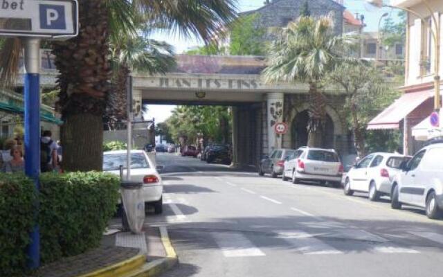 Stylish White and Red Apartments
