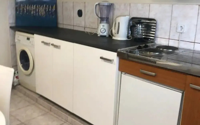 Coastal Charm in Kaštel Kambelovac With Terrace & Sea Views