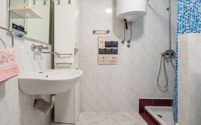 Modern Apartment in Okrug Gornji With Swimming Pool