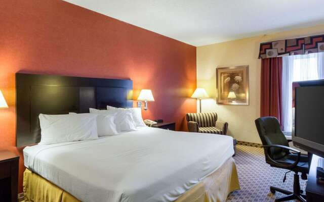 Quality Inn & Suites Oakwood Village - Cleveland South