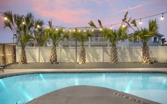 Latitude Adjustment - Private Pool/elevator!