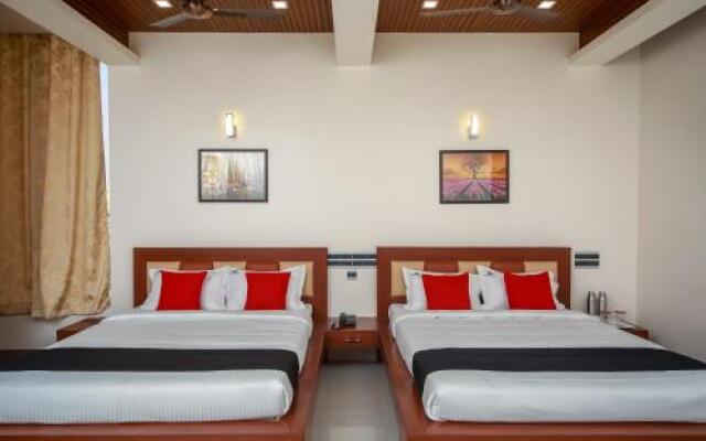Capital O 23040 Royal Indus