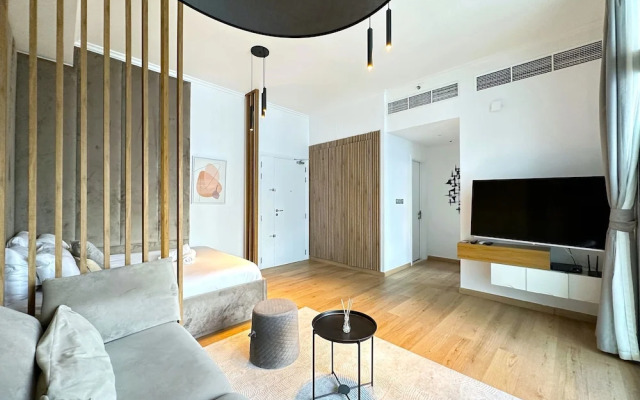 Ultra Luxury Flat Fully Upgrade &Balcony