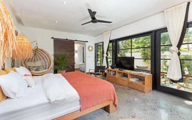 Villa Lora by Villa Finder