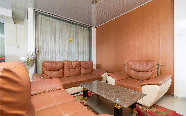 RedDoorz Syariah near Plaza Andalas Padang 2