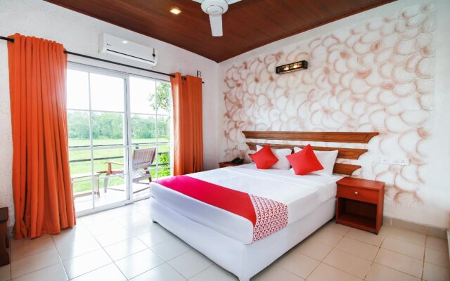 Dhanamuthu Hotel