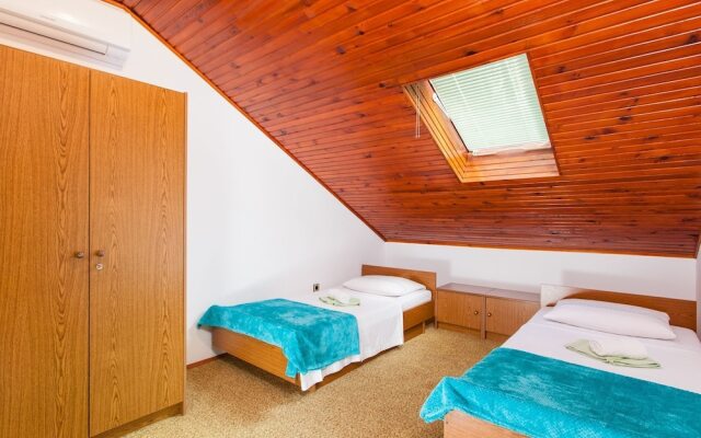 Modern Holiday Home in Podstrana With Pool