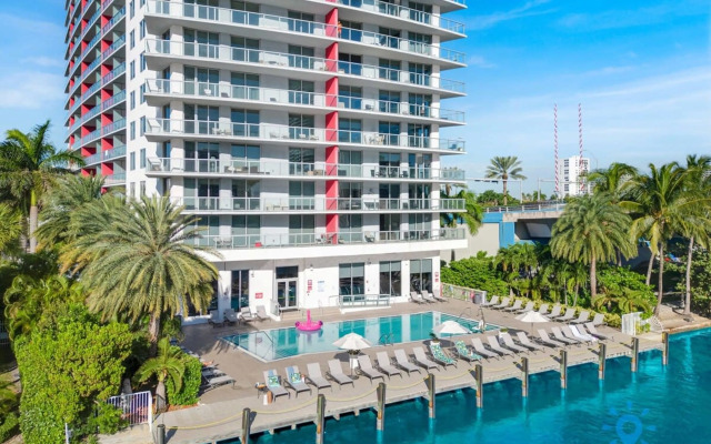 Infinite View Balcony Amazing Pool Near Beach