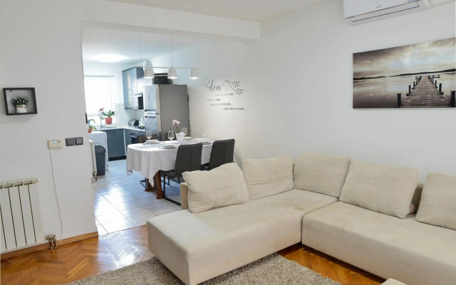 Apartment Summer Breeze