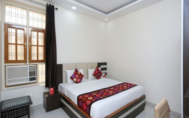 OYO 14854 VMS Royal Inn