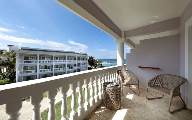 Grand Palladium Lady Hamilton Resort & Spa All Inclusive