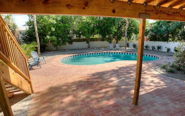 Whispering Whale Retreat Apartment 4