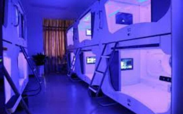 Hangzhou Space Capsule Hotel