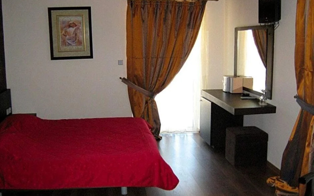 Selefkos Palace