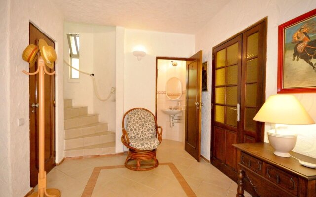 Beautiful Villa With Private Swimming Pool Near the Center of Vilamoura