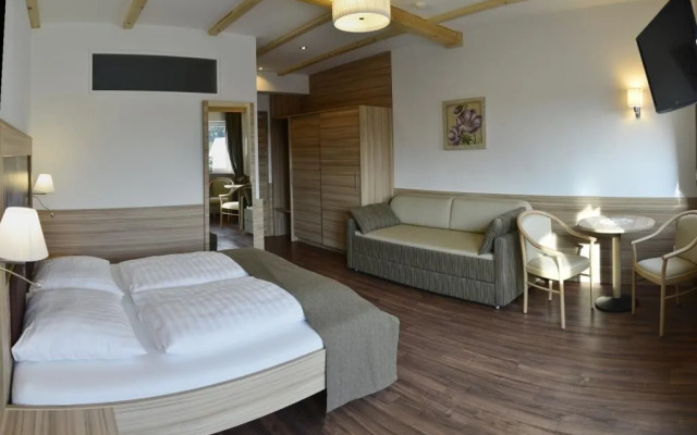 Molaris Lodge
