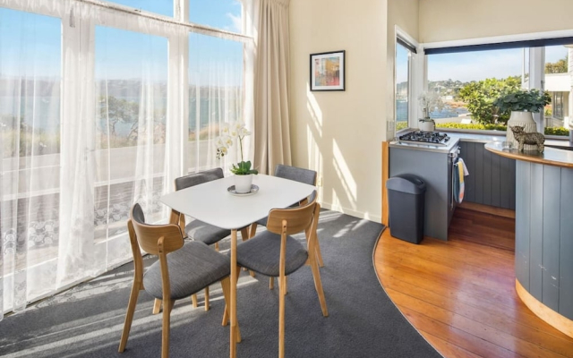 Pristine 2-bed waterfront, Karaka Bays