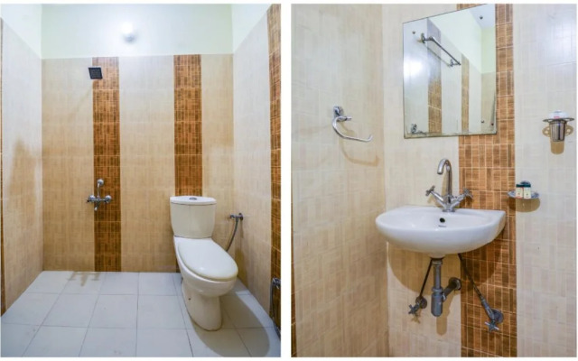 OYO 16940 Hotel Royal Murli