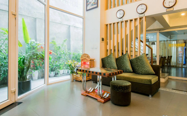 Golden Sunshine Villa Hotel and Travel