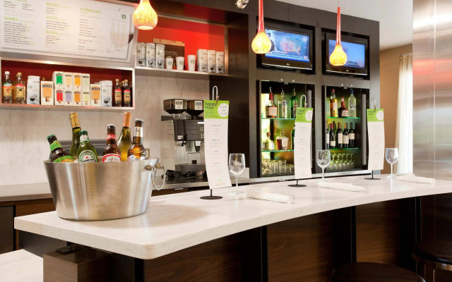 Courtyard By Marriott Palm Springs