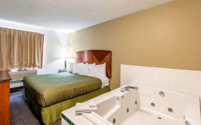 Econo Lodge Inn & Suites Auburn