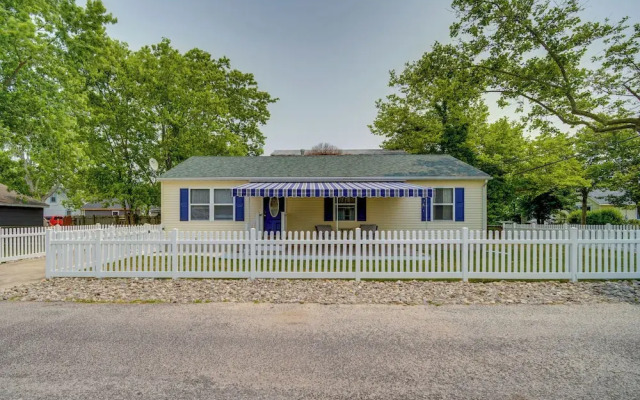 Pet-friendly Villas Vacation Rental: Walk to Bay