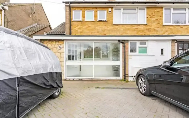 Luton Airport Guest House
