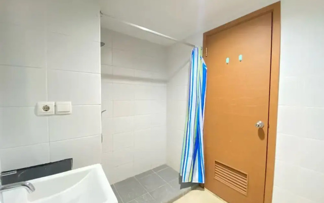 Homey Furnished Studio At Beverly Dago Apartment