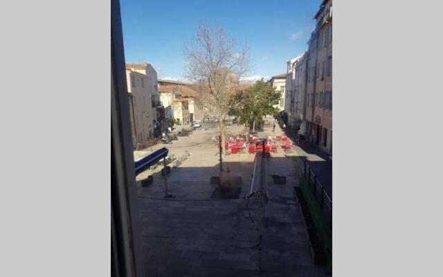 appart rénové quartier historique ,centre ville