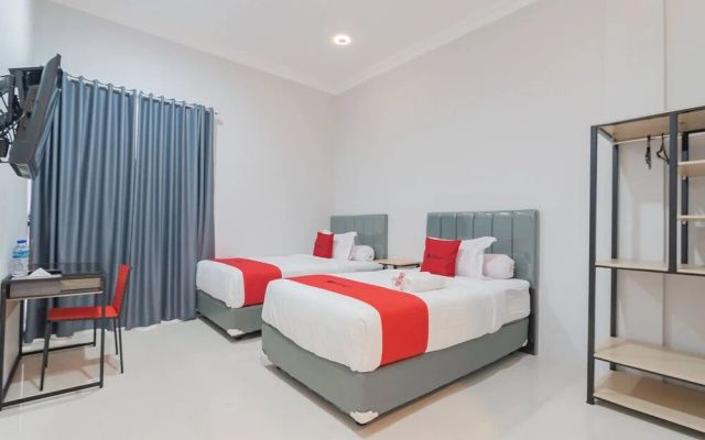RedDoorz Plus near Siloam Hospital Balikpapan