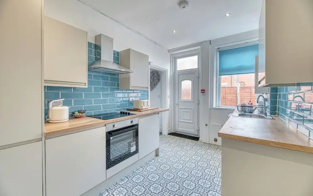 Three Bed Apartment by Guestz