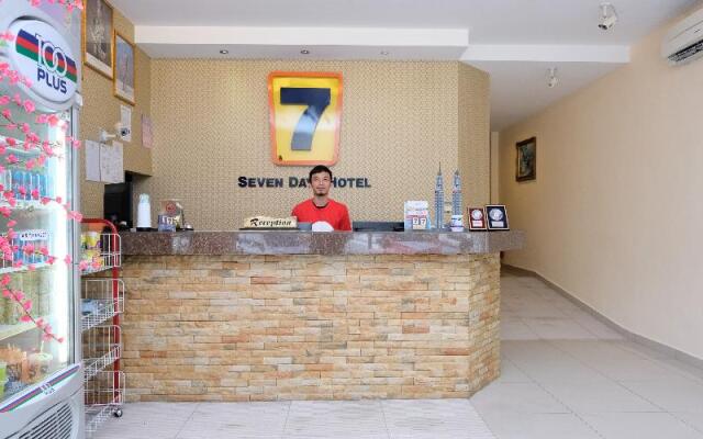 Super OYO 635 Seven Days Hotel